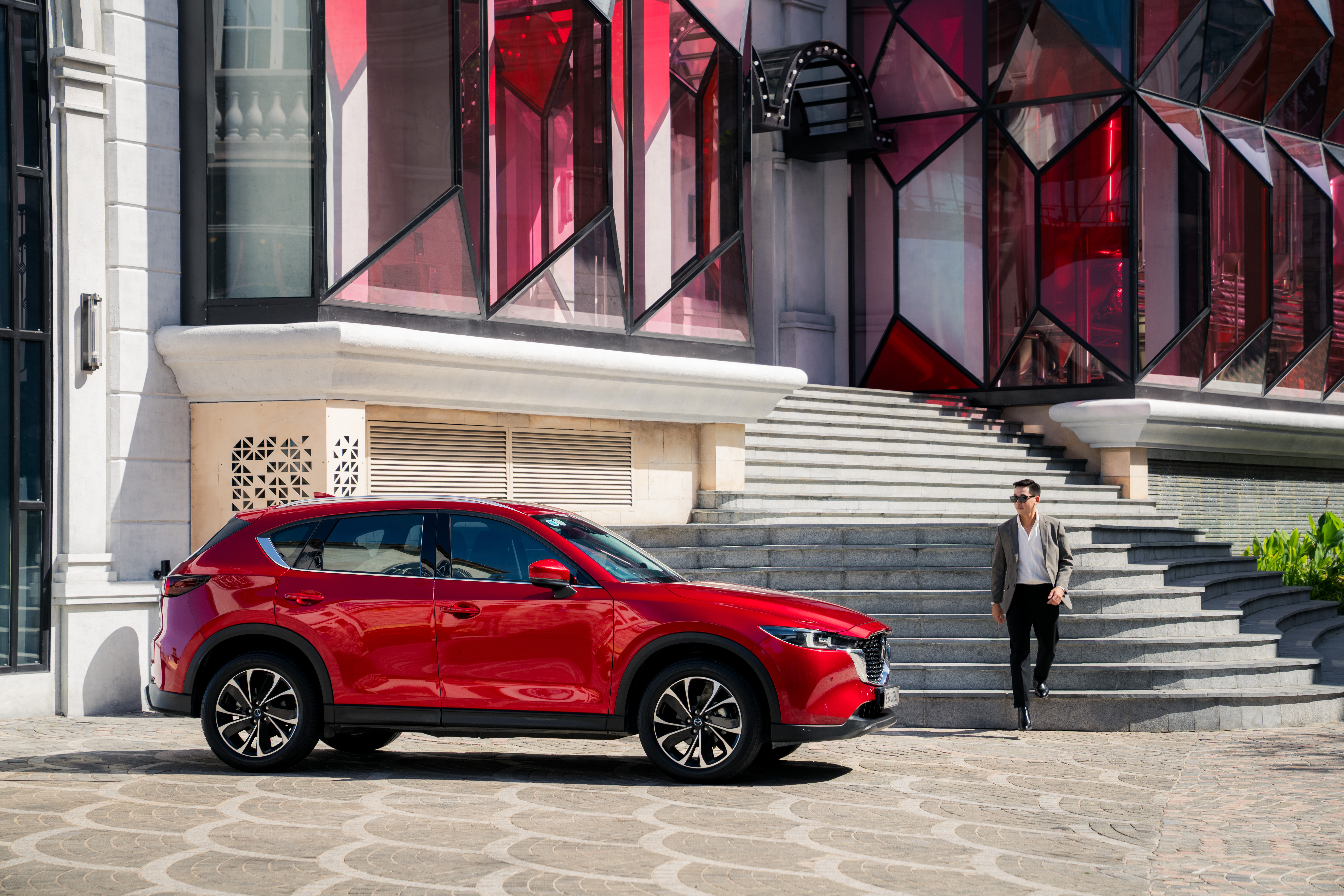 Khách hàng mua xe Mazda CX-5 nhận ưu đãi hấp dẫn trong tháng 4_2025